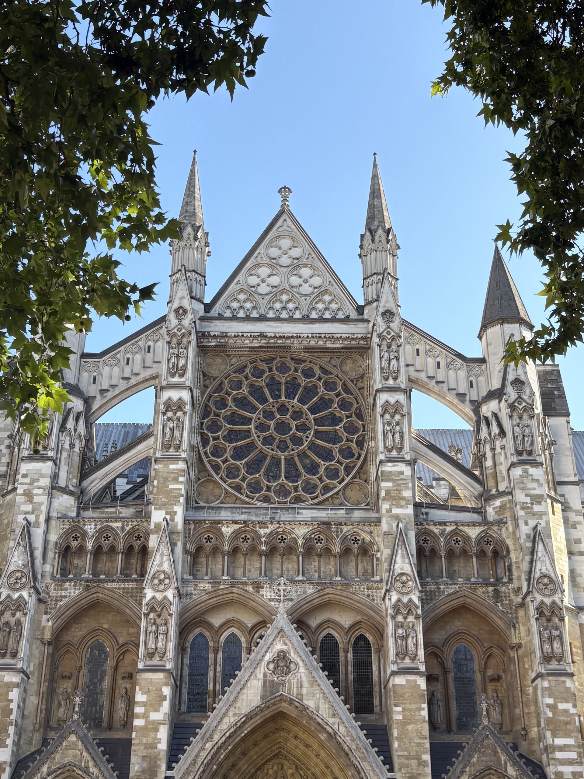 Precision in Stone and Gold: Marveling at London’s Master Craftsmanship